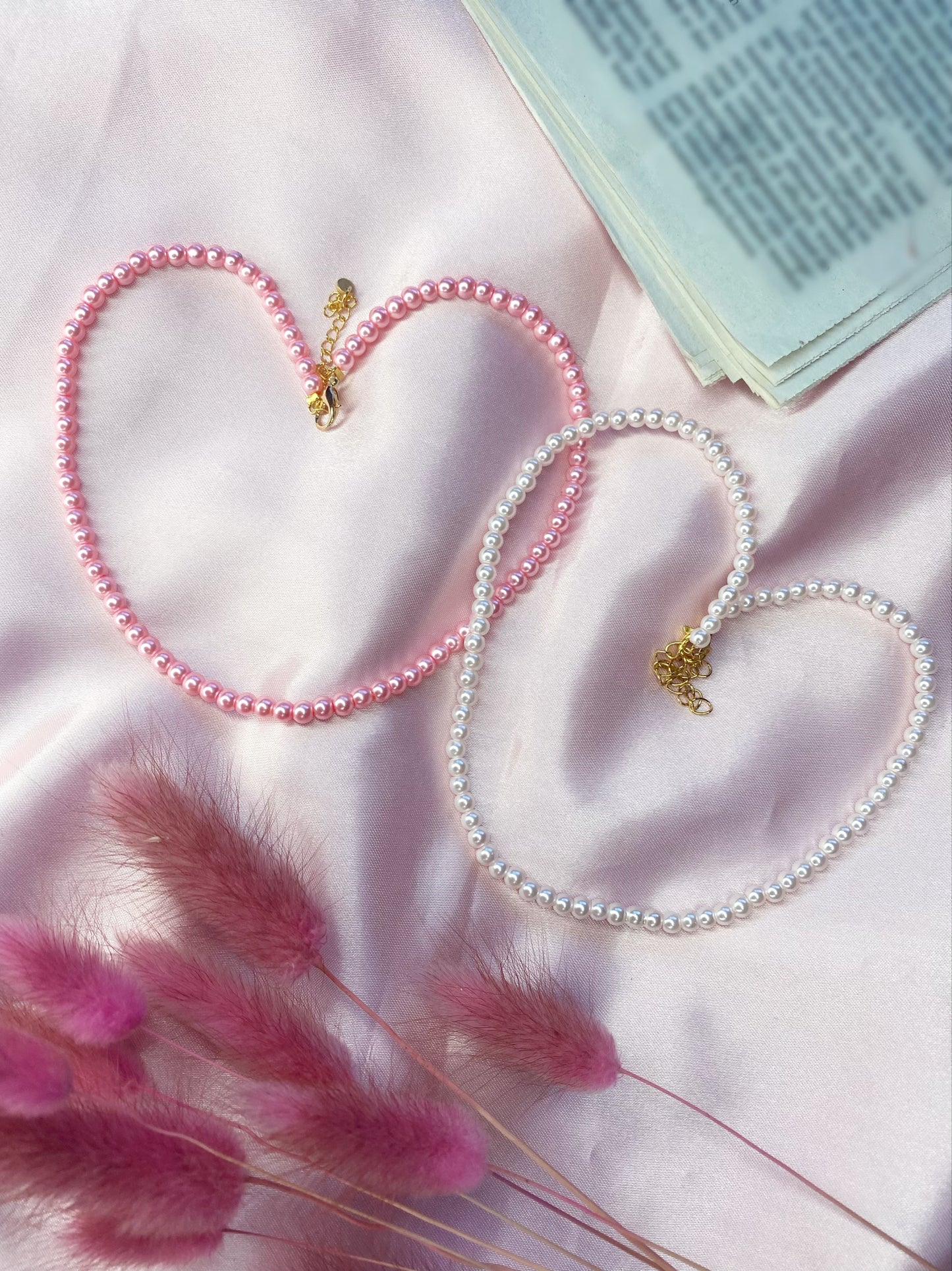 Pearl necklace pink